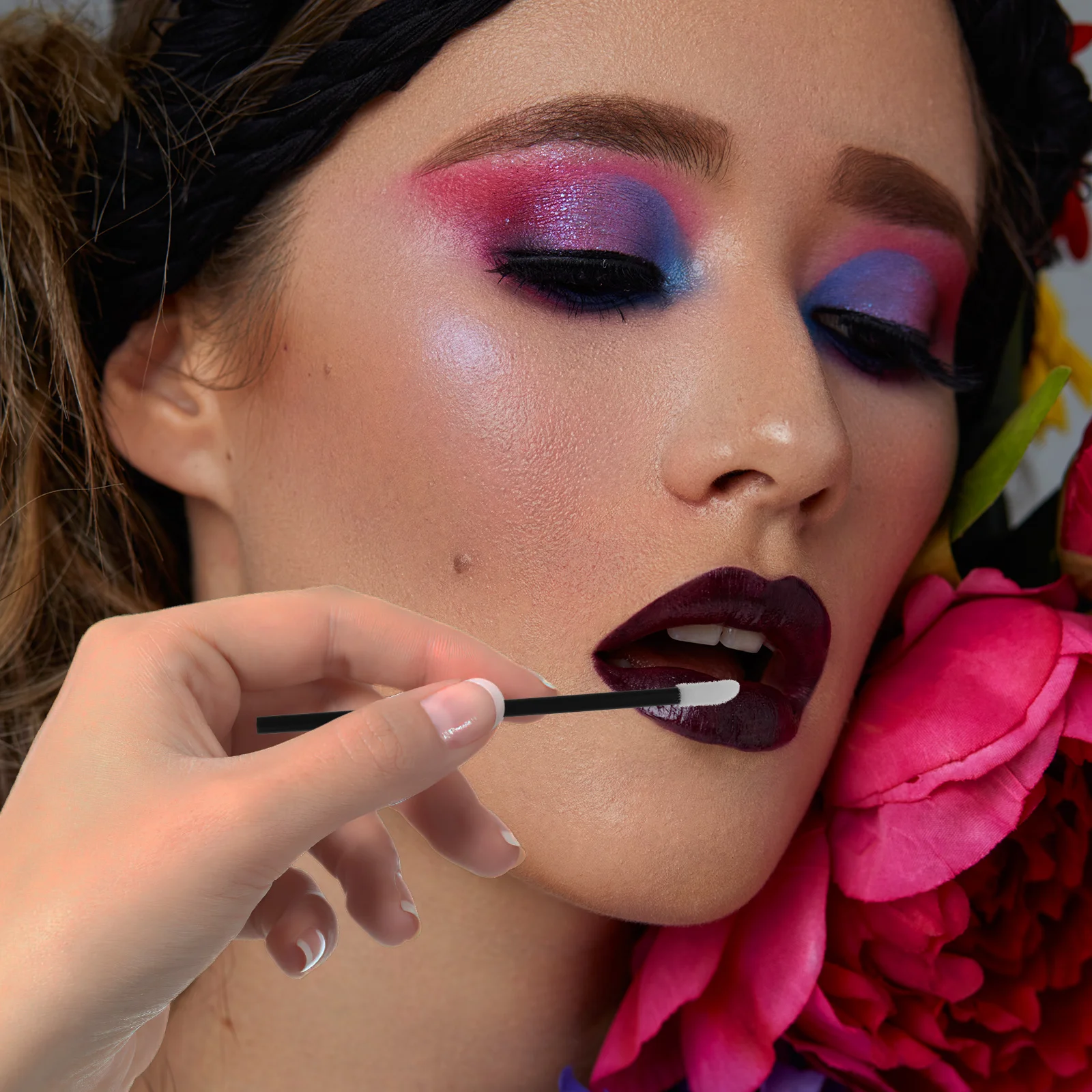 

200Pcs Makeup Disposable Lip Brush for Lipstick Mini Lip Applicators Portable Beauty Lipstick Brush Makeup Disposable