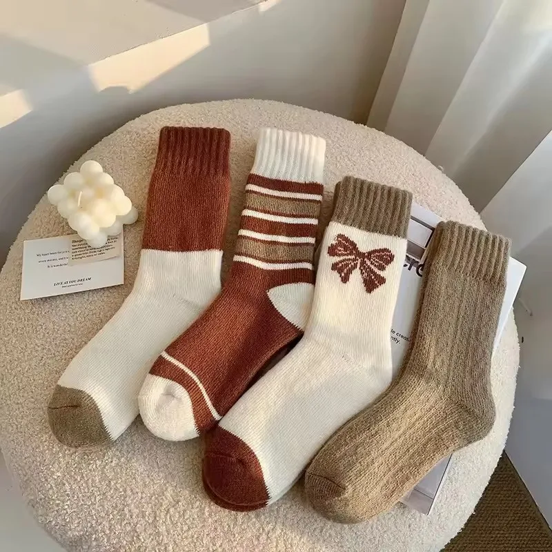 4 Paar Kaschmirsocken für Damen, Herbst und Winter, plus samtverdickte Mittelrohrsocken, warme lange Socken – Detail 5