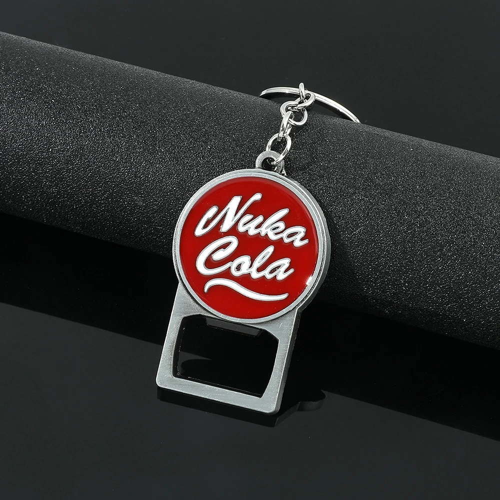 Llavero Abridor de Botellas con Insignia Metálica de Coca-Cola, Accesorios Exquisitos de Dibujos Animados y Series de Televisión