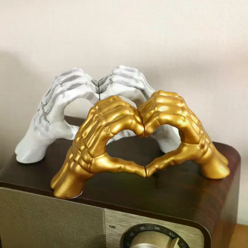 Resin Love Gesture Sculpture Desktop Decoration Sculpture Doll Nordic Light Luxury Crafts Office Home Decoration