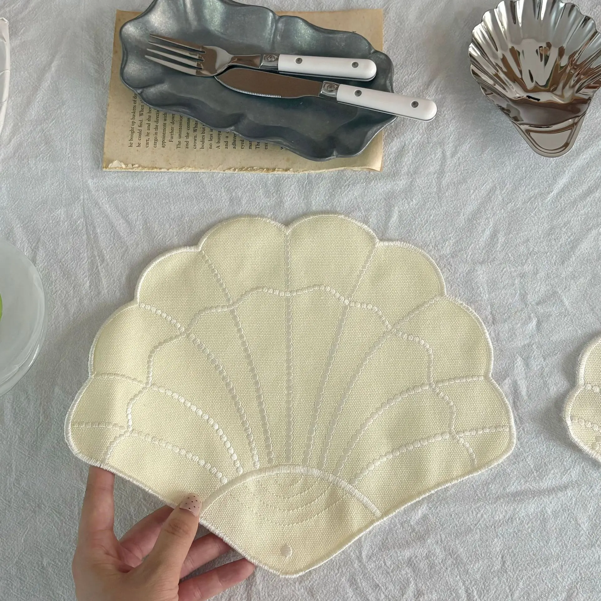Korean ins style shell shape coaster placemat plain fabric embroidery napkin thermal insulation mat pose prop background