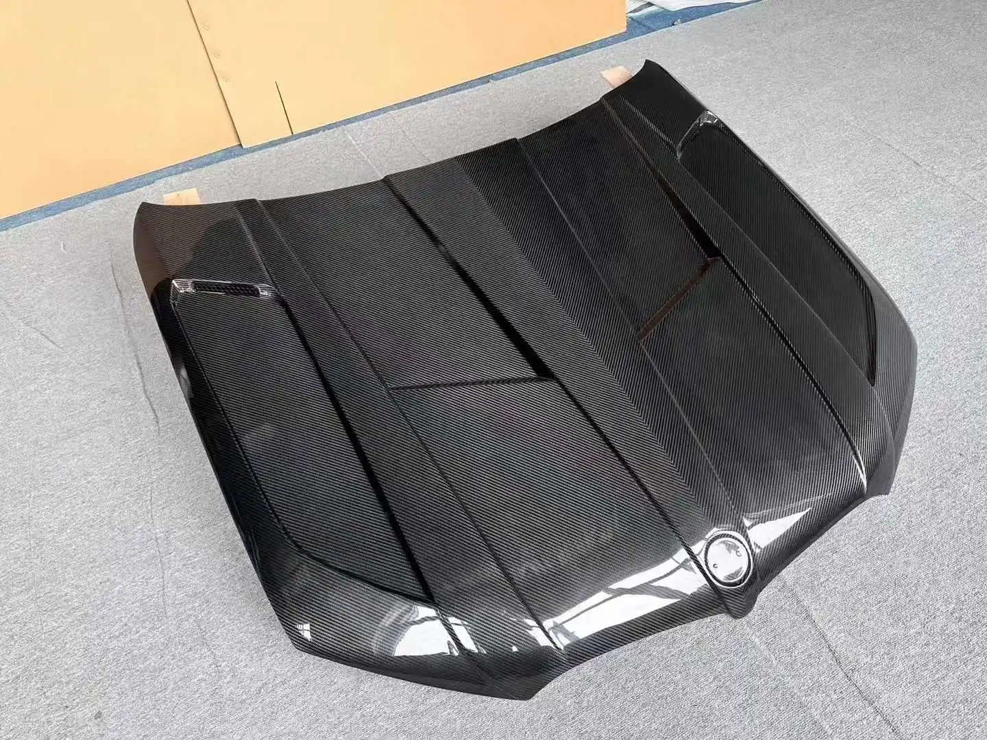 

New for X5 (G05) / X6 (G06) (2018-2024) LD-Style Dry Carbon Fiber Engine Hood with Bolts Customized