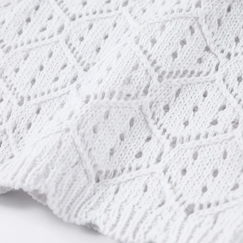 Französisches Urlaubs-Häkelset: Durchbrochenes Strick-Crop-Top und Shorts-Outfit für Damen – Boho-Strand-Chic, minimalistisch, stilvoll, Sommerkleidung – Detail 5