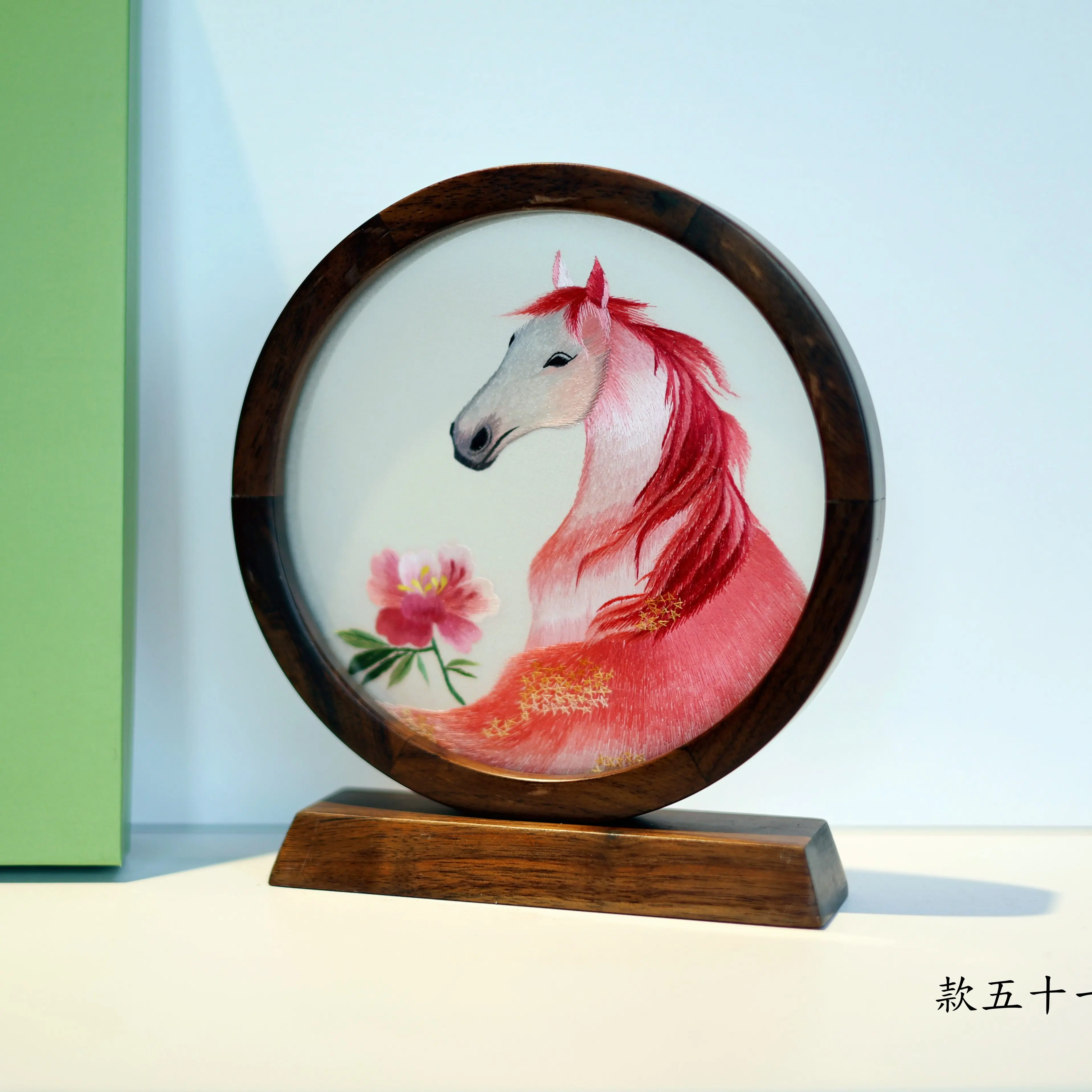 Suzhou Handmade Double Sided Embroidery Walnut Decoration Lanzi Quality Chinese Characteristic Gift