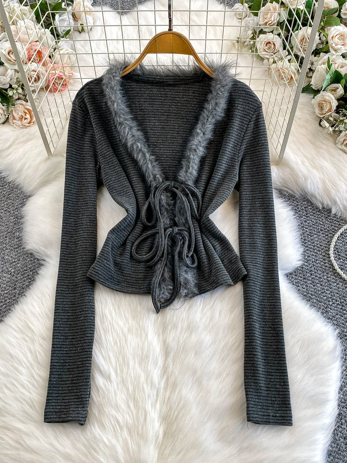 الكورية Sle V-Ne تي شيرت المرأة سليم صالح المرقعة الفراء شريط مربوط أعلى الخريف الشتاء Faion عادية طويلة Sve