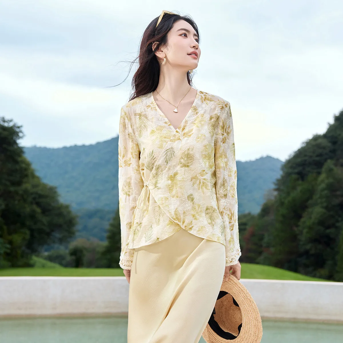 

SENTUBILA Women Lyocell Wrap Tie Front Blouse 2026 Summer Floral Print Cardigan V-Neck Vacation Lightweight Cover-Up 161WB4961