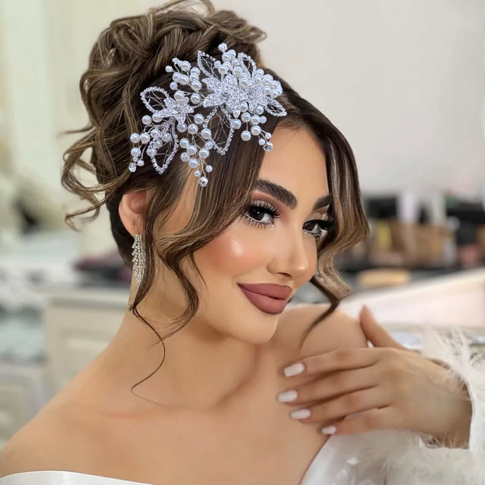 

DZ295 Luxurious Bridal Hairstyle Accessory, Featuring Handcrafted Beaded Leaf Designs, Suitable for Bridesmaids, Parties Playing