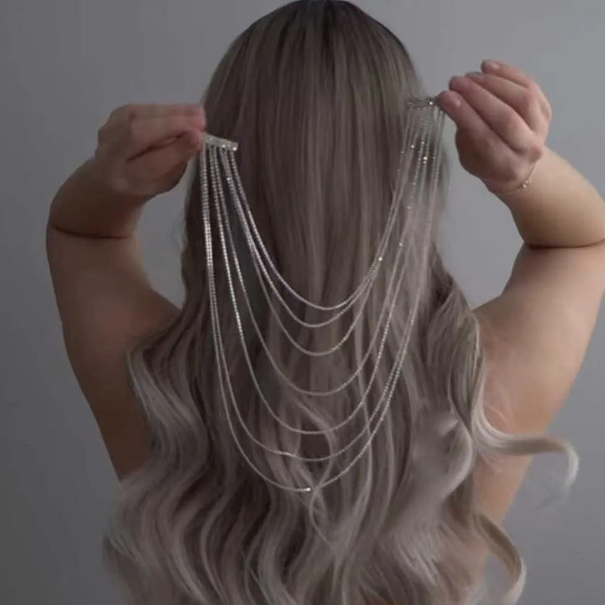 

Women's Rhinestone Hair Clip, Minimalist Layered Tassel Design, Elegant Headpiece for Women, Perfect Accessory for Any Occasion