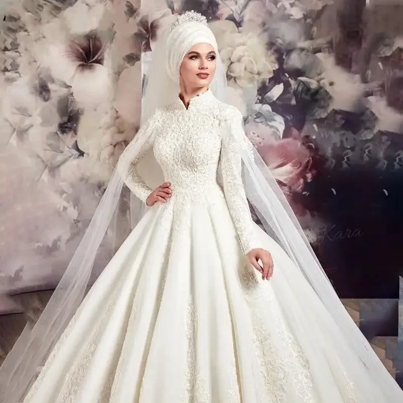 Robe de mariée classique à col haut avec appliques en dentelle, train de balayage, manches longues, église musulmane A-Line, patients vintage, tout ce qui est personnalisé