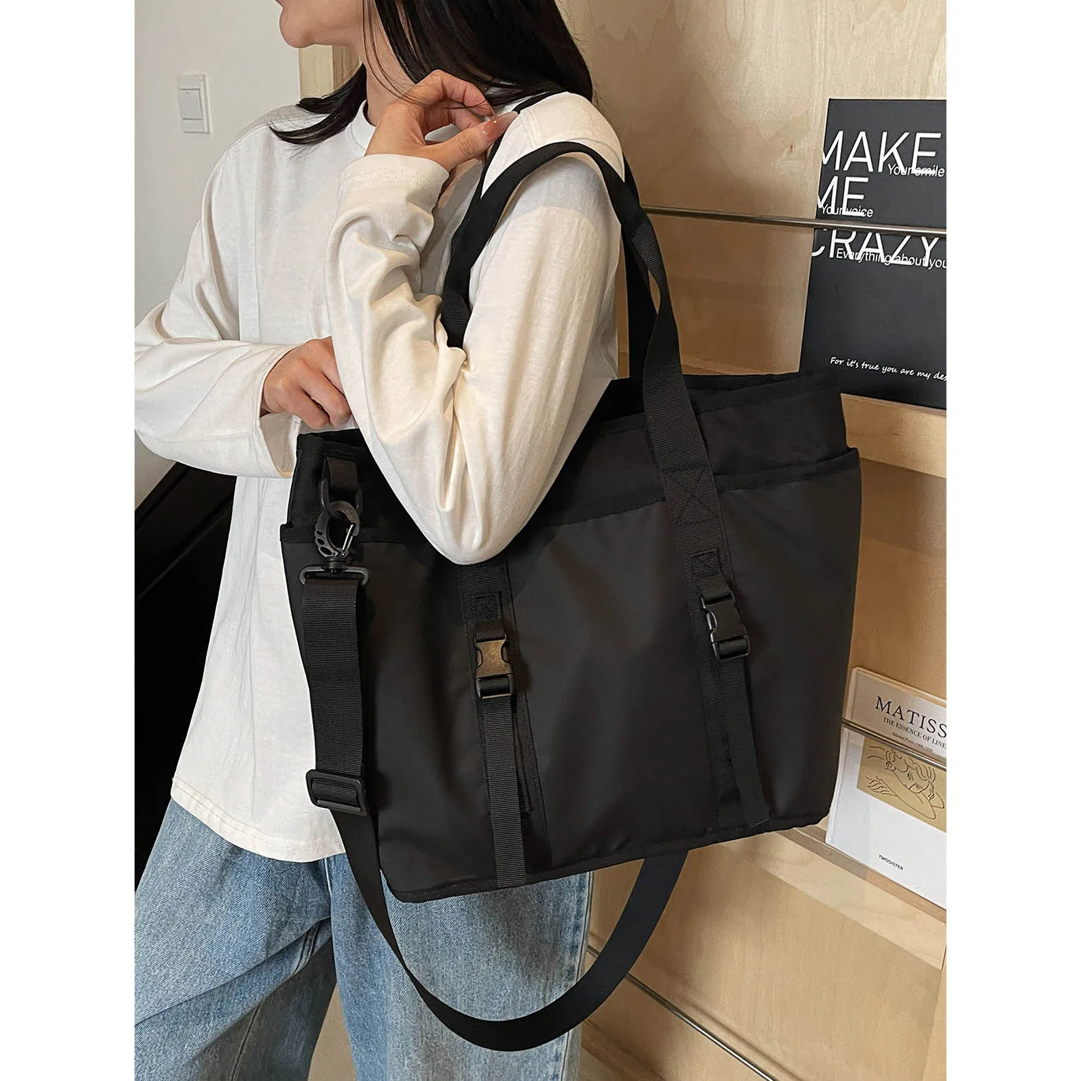 

2025 new single shoulder large capacity tote bag shopping crossbody bag women's simple and fashionable versatile handbag