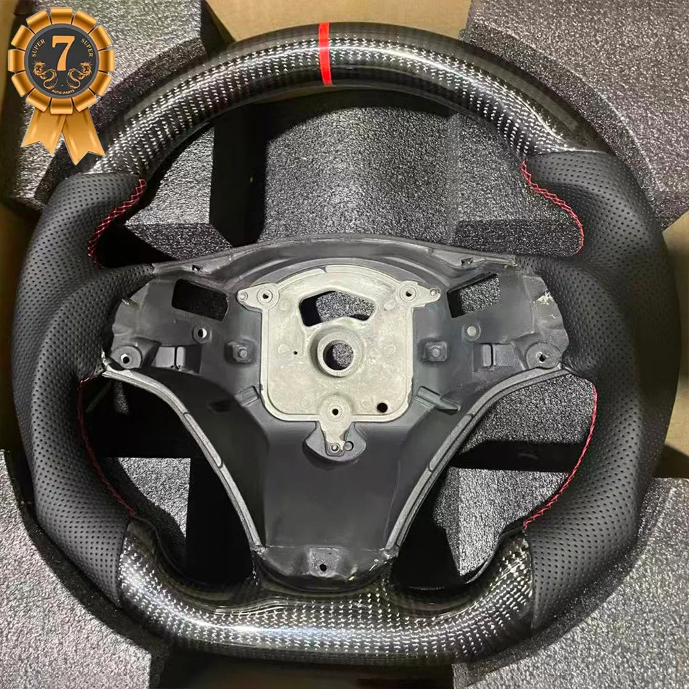 

Руль для BMW E90 с перфорированной кожей, красной/черной/синей строчкой и карбоновой основой