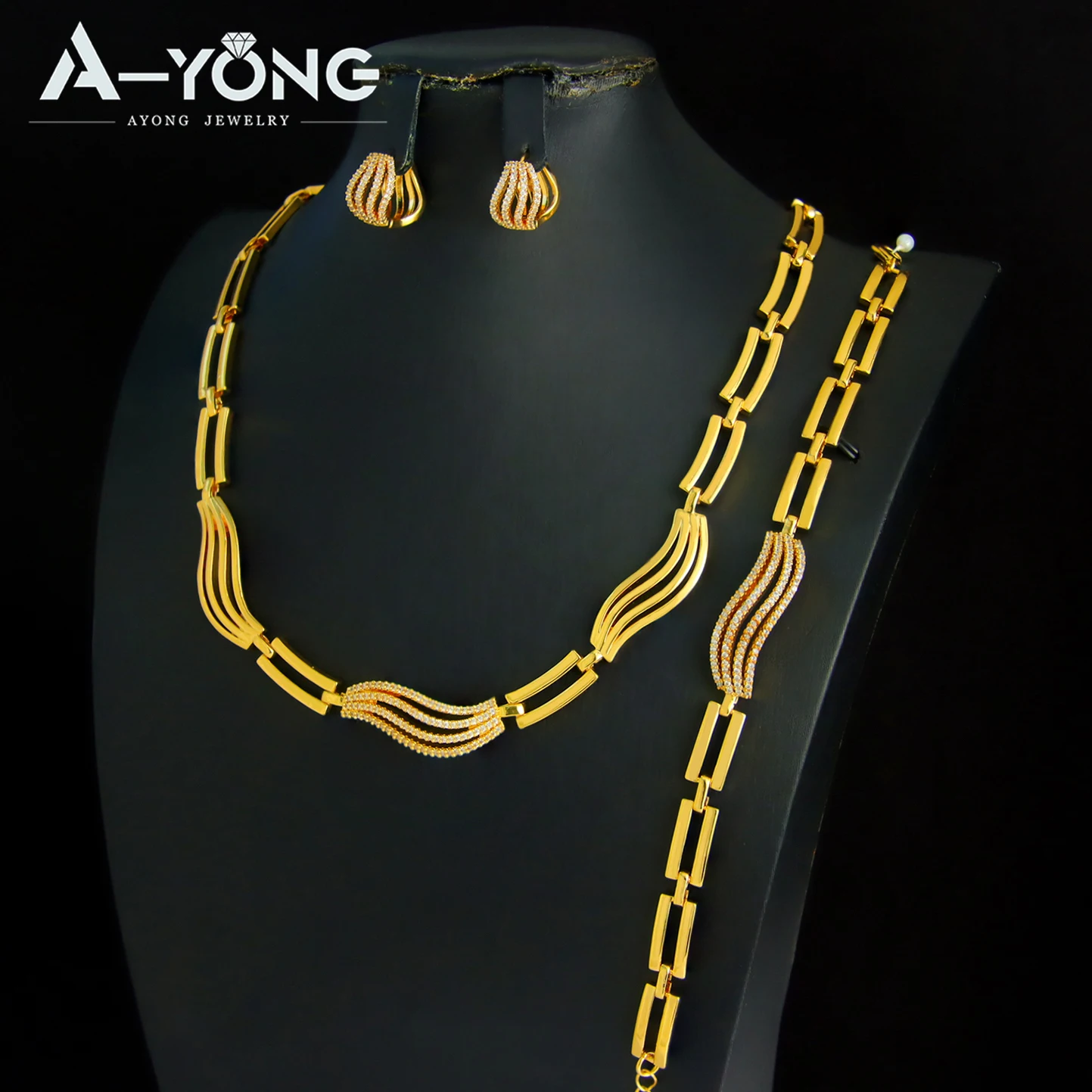 

Dubai Fashion 24k Gold Jewelry Set Copper Gold Plating Nigeria Women Bridal Wedding Party Zirconia Necklace Bracelet Earrings