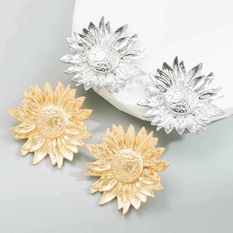 ins wind, Japan and Korea creative flower earrings, alloy electroplating exaggerated niche earrings, retro temperament ear jewel