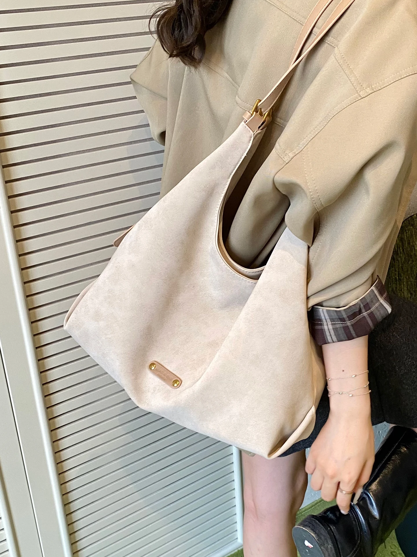 fashionable-suede-tote-bag-matte-finish-versatile-loose-feel-single-shoulder-bag-new-2025-elegant-commuting-style-large-size