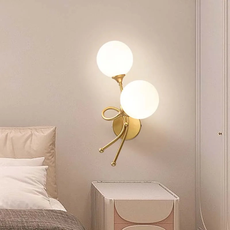 Lampu dinding kaca Nordic, kreativitas Modern lampu dinding bola kaca untuk kamar tidur samping tempat tidur koridor perlengkapan pencahayaan