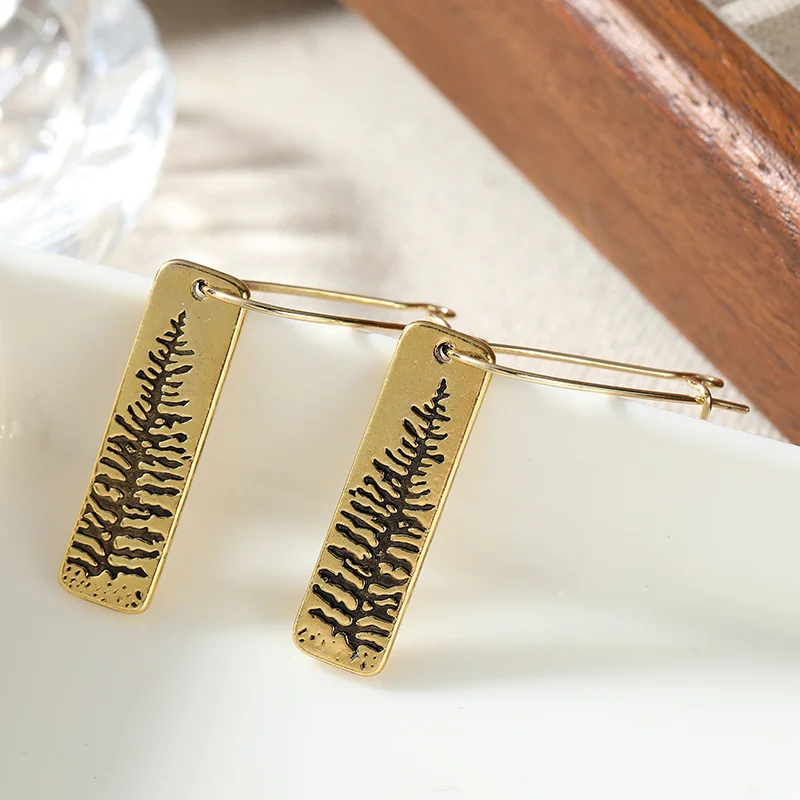 Ladies' Pine Tree Pattern Hanging Pendant Earrings Forest Series Simple Earrings Daily Casual Vacation Atmosphere Accessories