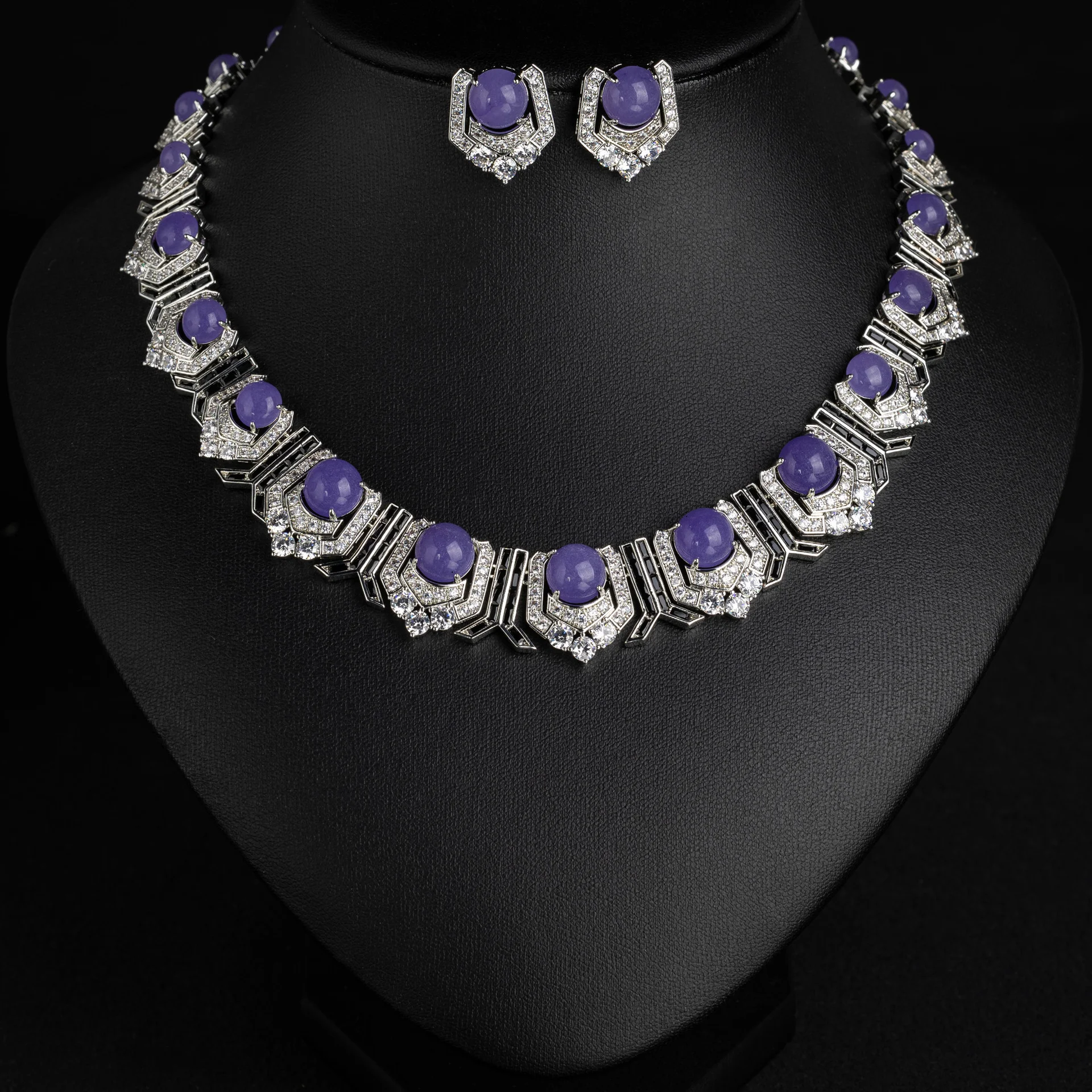 

Vintage Heavy Craft Long Shoulder-Swept Sapphire Diamond Earrings Luxurious High Grade Necklace Jewelry