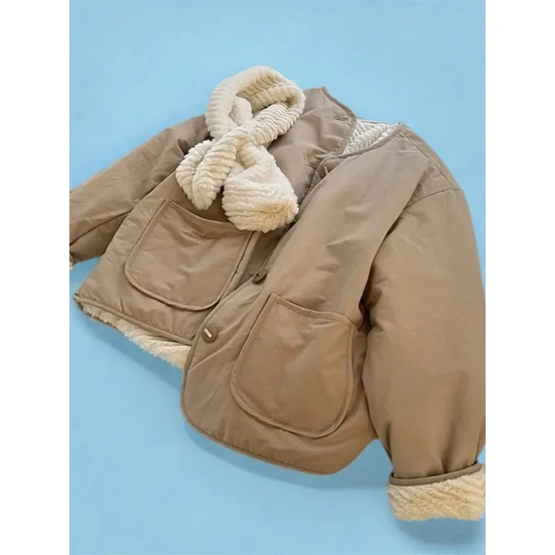 Jaket Tebal Retro Hangat Warna Khaki Desain Vintage Sederhana Kancing Tunggal Beludru Serbaguna Jaket Katun