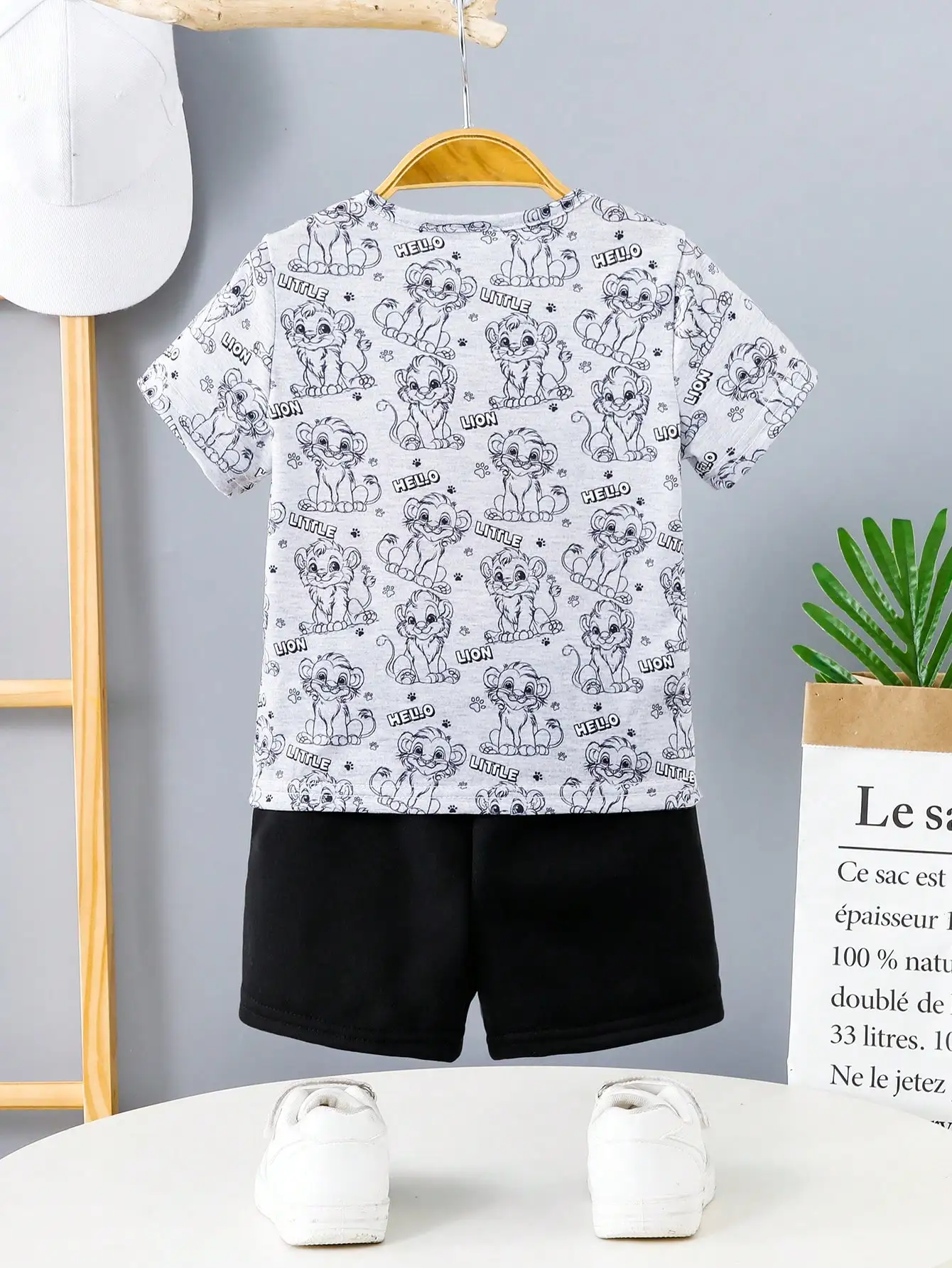 Two piece summer boys short sleeved T-shirt with round neck cartoon print, handsome baby top and shorts set, trendy new style