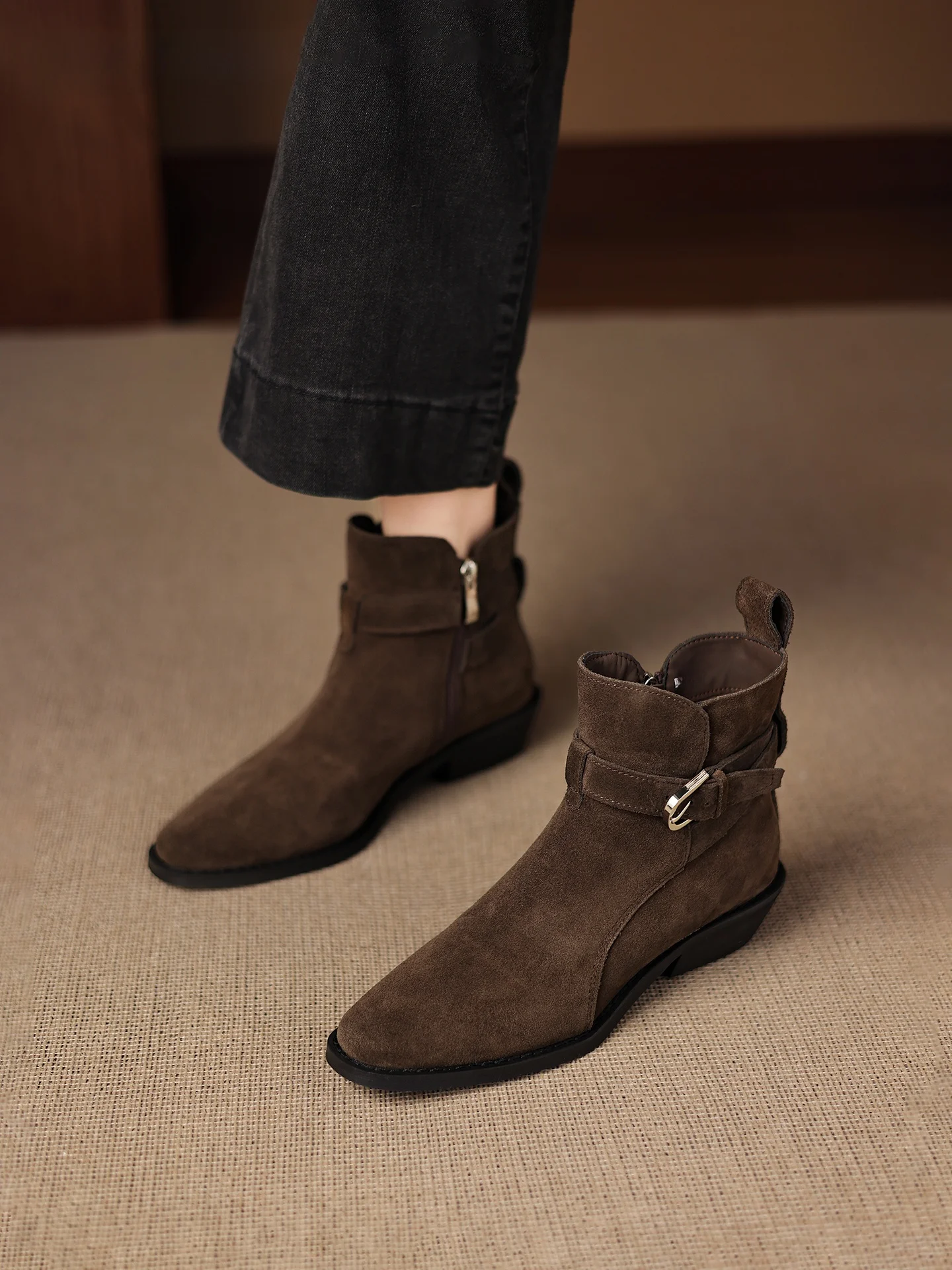 

Коричневые ботинки Daphne, женские ботинки челси, новинка осени и зимы 2025 года, ботинки челси с острым носком на каблуке, модные ботинки из мягкой кожи