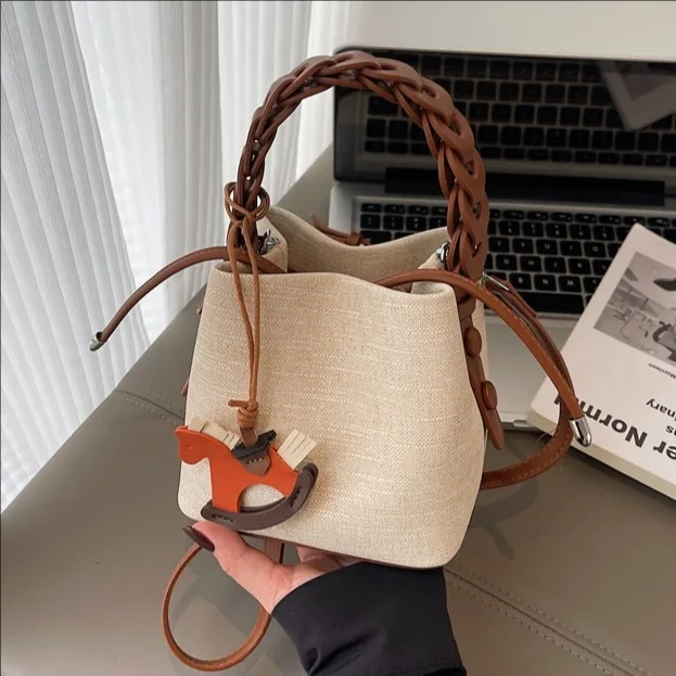 

2025 New Women's Tote Versatile Handbag Vintage Bucket Bag Fashion Shoulder Bag Trendy Designer Luxury Bag for Women
