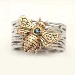 Elegant Silver Color Geometry Ring for Women Fashion Metal Inlaid Gold Bee Blue Stones Ring Jewelry