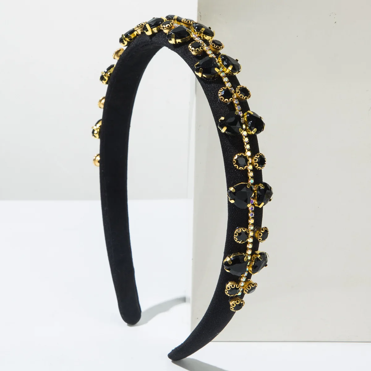 

European and American fashion Baroque retro inlaid with heart-shaped zircon temperament headband