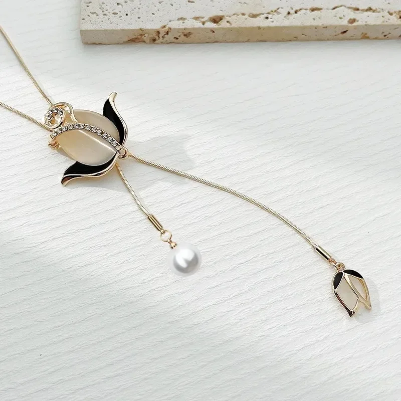 

Long necklace accessories, feminine charm necklaces, tulip cat's eye flower sweater chains, fashionable clothing necklaces