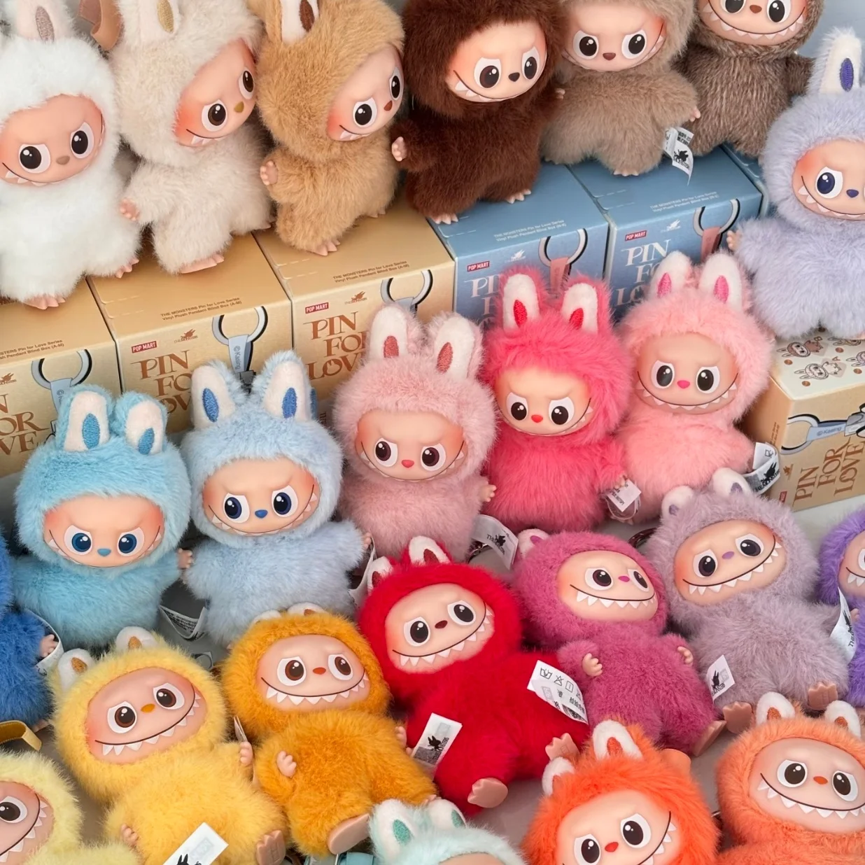 جديد حقيقي Popmart وحوش Labubu V4 دبوس لسلسلة الحب الفينيل أفخم صندوق أعمى حقيبة قلادة هدية المفاتيح صندوق غامض اللعب #1