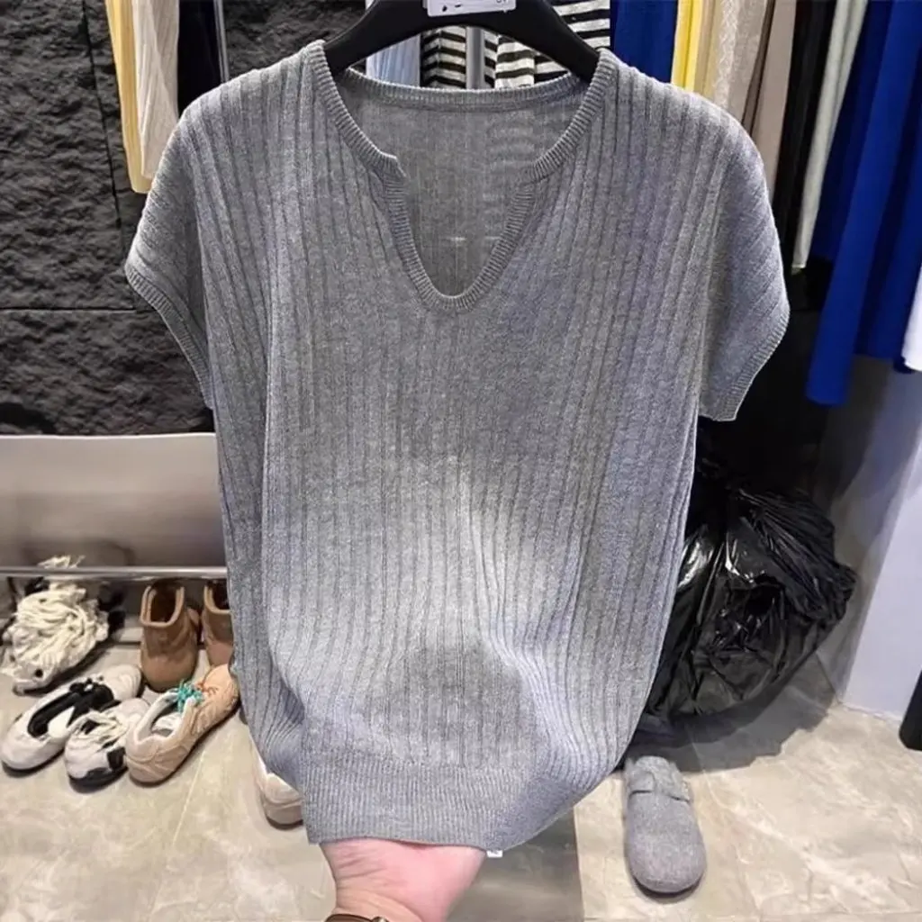 

Korean High-Grade Women's V-neck Short-Sleeved Knitted Sweater Slimming Elegant Base Shirt Top for Summer Age-Reducing Trendy