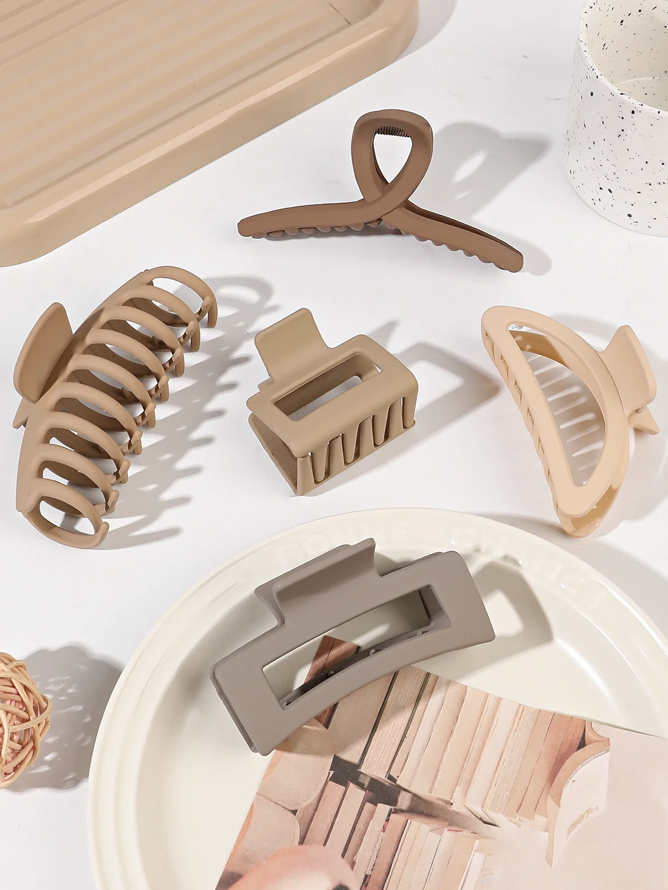 5 قطع من مشابك الشعر الكبيرة ذات الألوان والأشكال المختلطة للنساء والفتيات، شعر مجعد رقيق وسميك، ومشابك فكية قوية.