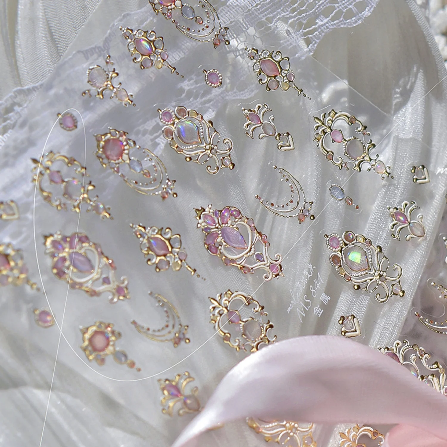 Luxuriöser Barock-Nagelaufkleber mit Goldrahmen, Farbimitation von Edelsteinen und Perlen, Retro Selbstklebende Aufkleber, Elegante Maniküre-Dekoration – Detail 12