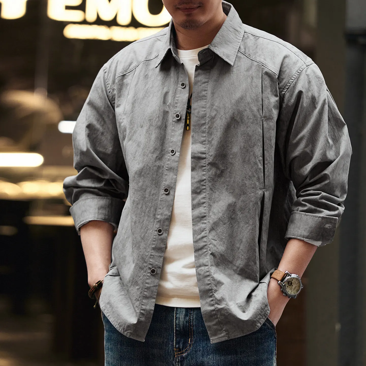 

Мужская новая рубашка-куртка в американском винтажном стиле с эффектом тай-дай, серого цвета, с эффектом потертости — модный весенний дизайн, удобный свободный крой.