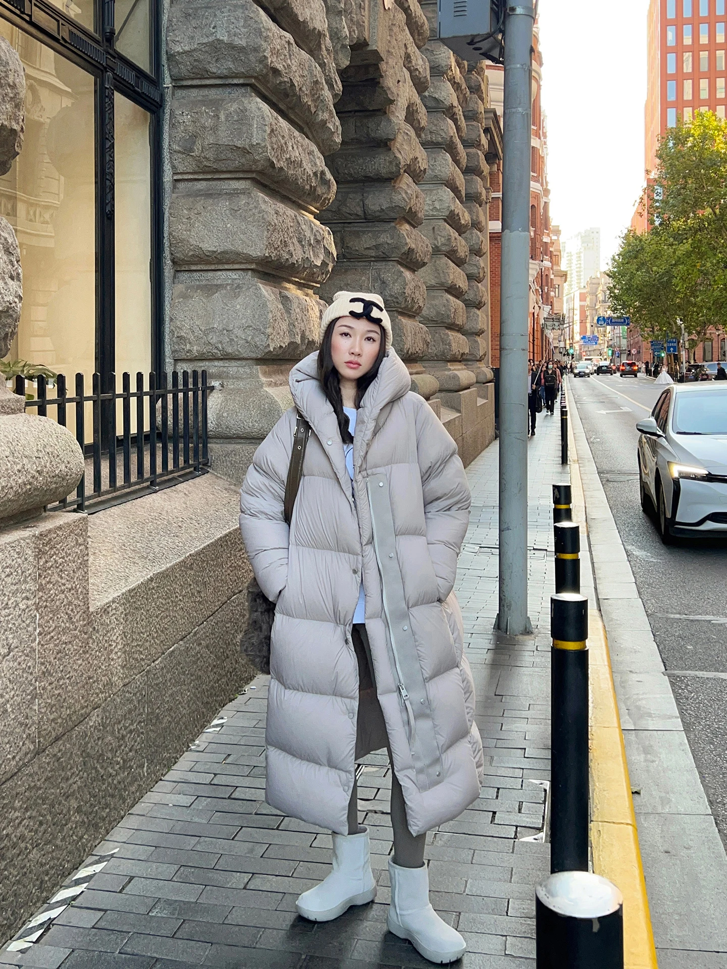 جاكيت نسائي طويل منفوخ بغطاء رأس، محشو بريش البط الأبيض بنسبة 90%، دافئ للشتاء، عصري