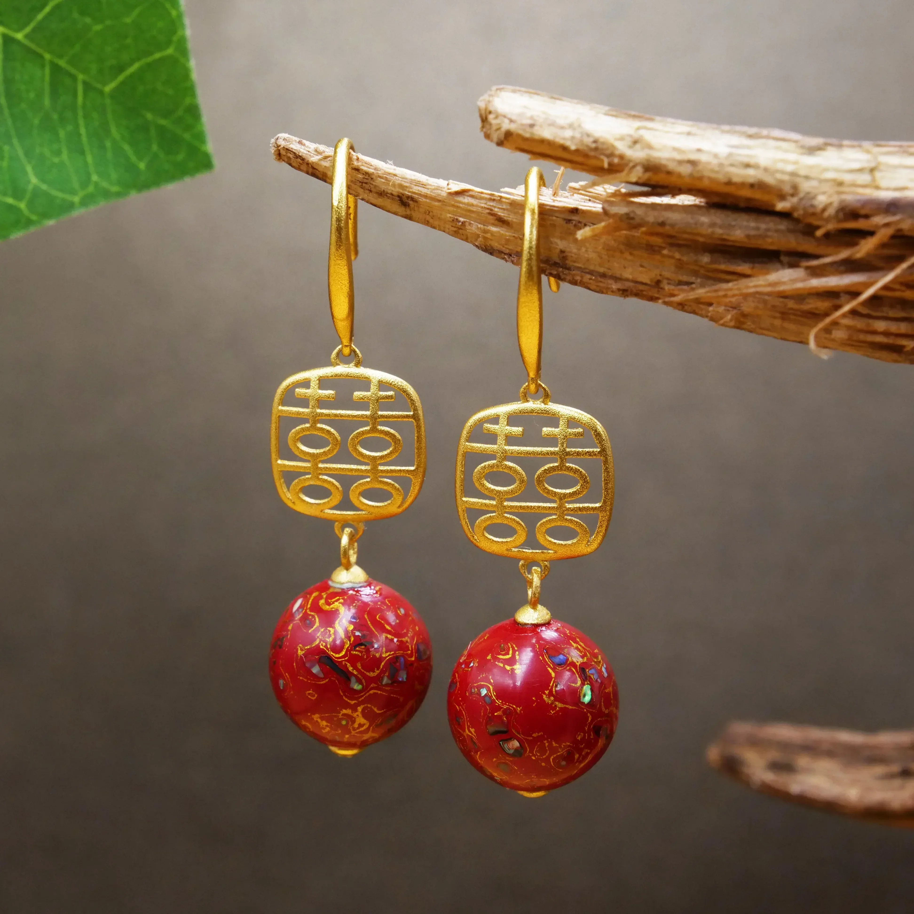 

Chinese red gold lacquer beads, copper electric gold-plated high-grade earrings