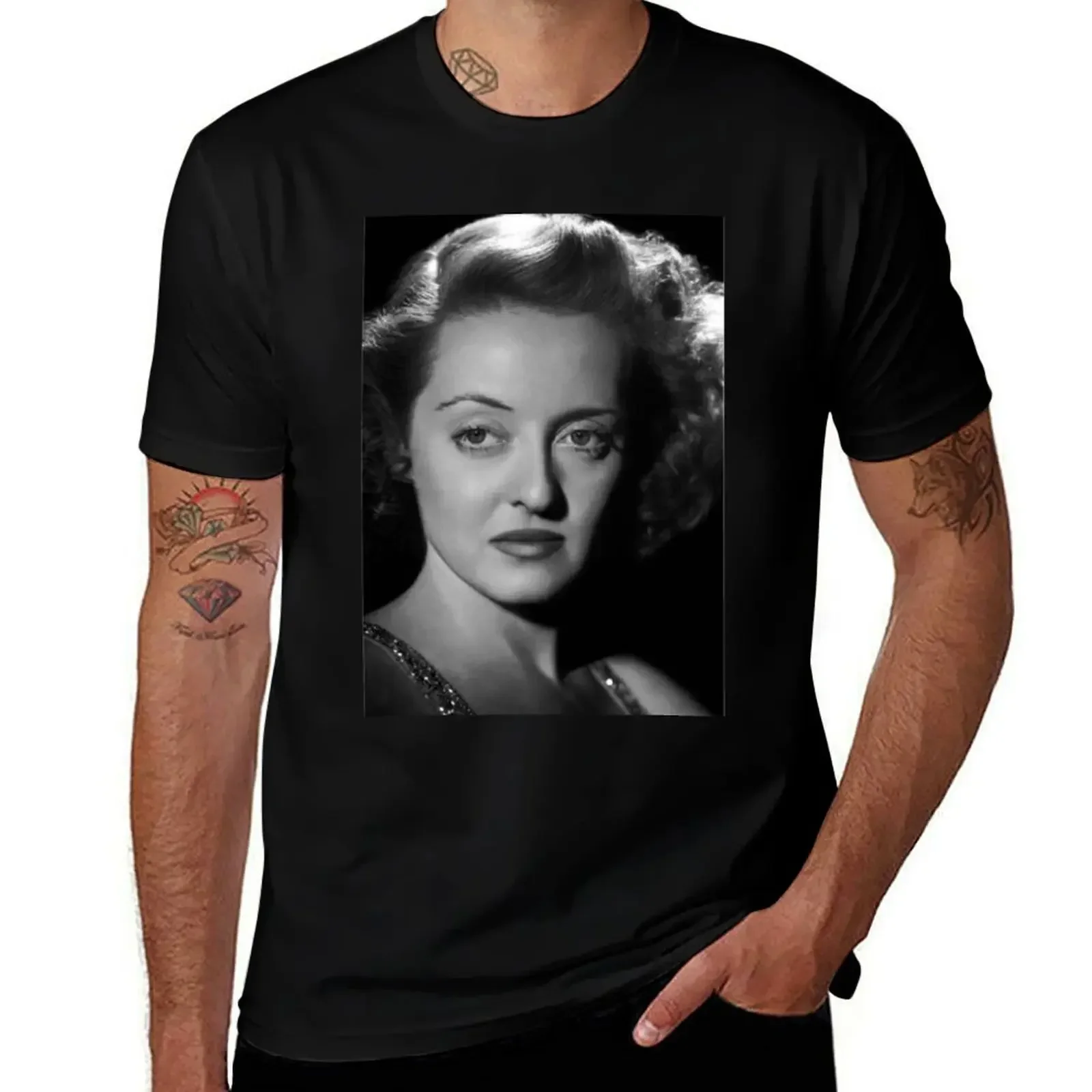 Portrait Davis Poster T-Shirt Casual Basic Street Style T-Shirt