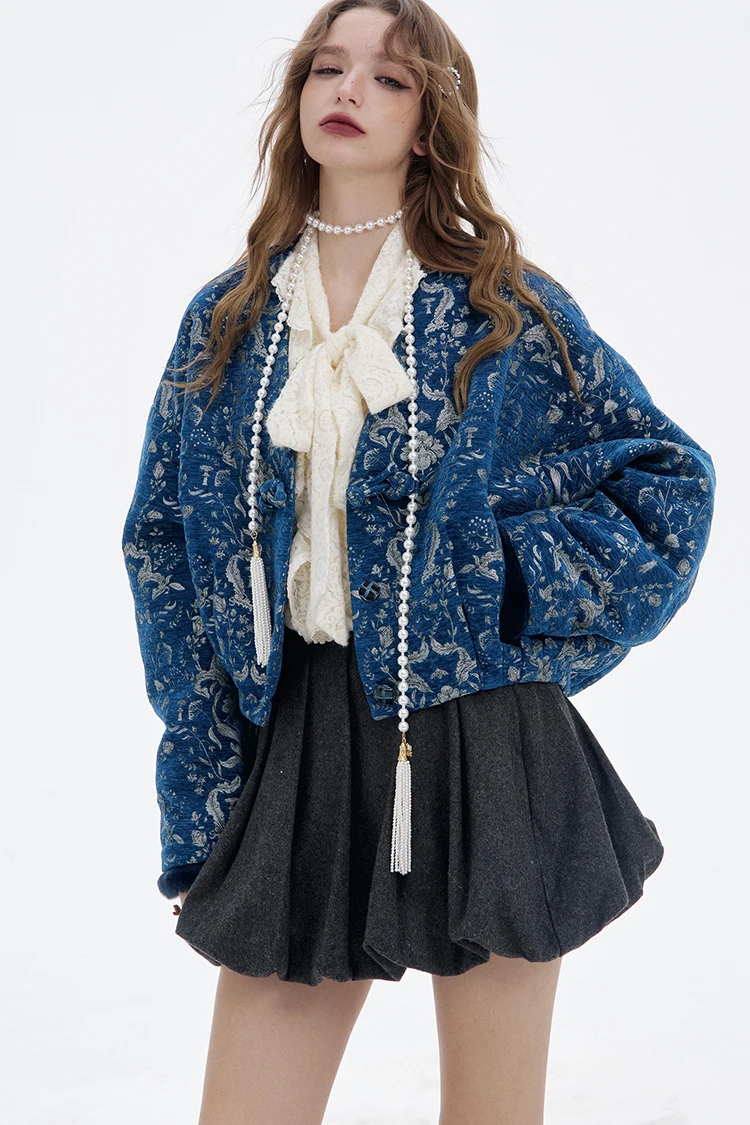 ELFSACK Women's Retro Gothic Winter Coat, Loose V-Neck Short Plush Coat with Blue Silver Embroidery Vintage Patterns