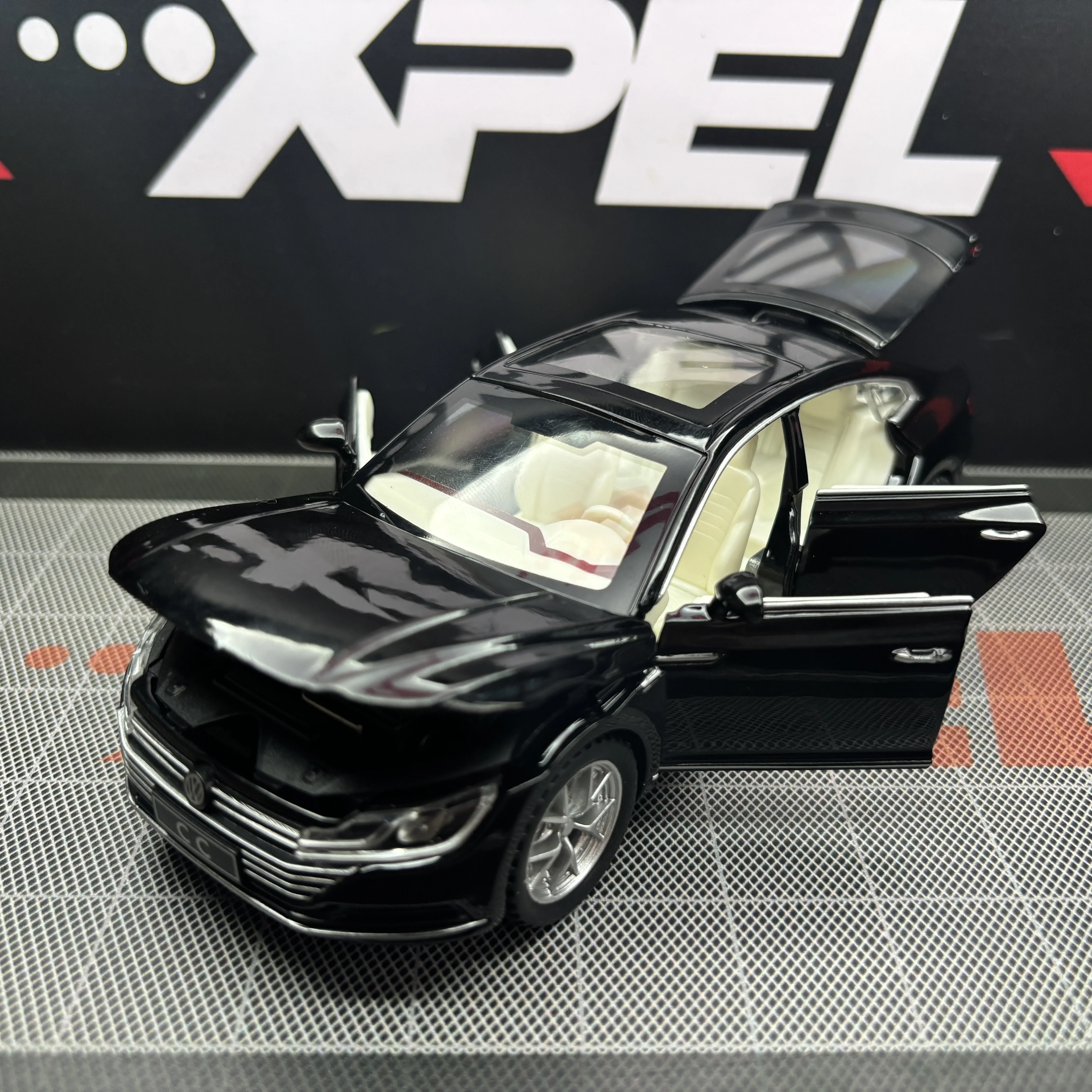 

1:32 Volkswagen CC Alloy Toy Car Metal Die-casting Model Sound And Light Pull Back Toy Car Kids Gift Toys For Boys