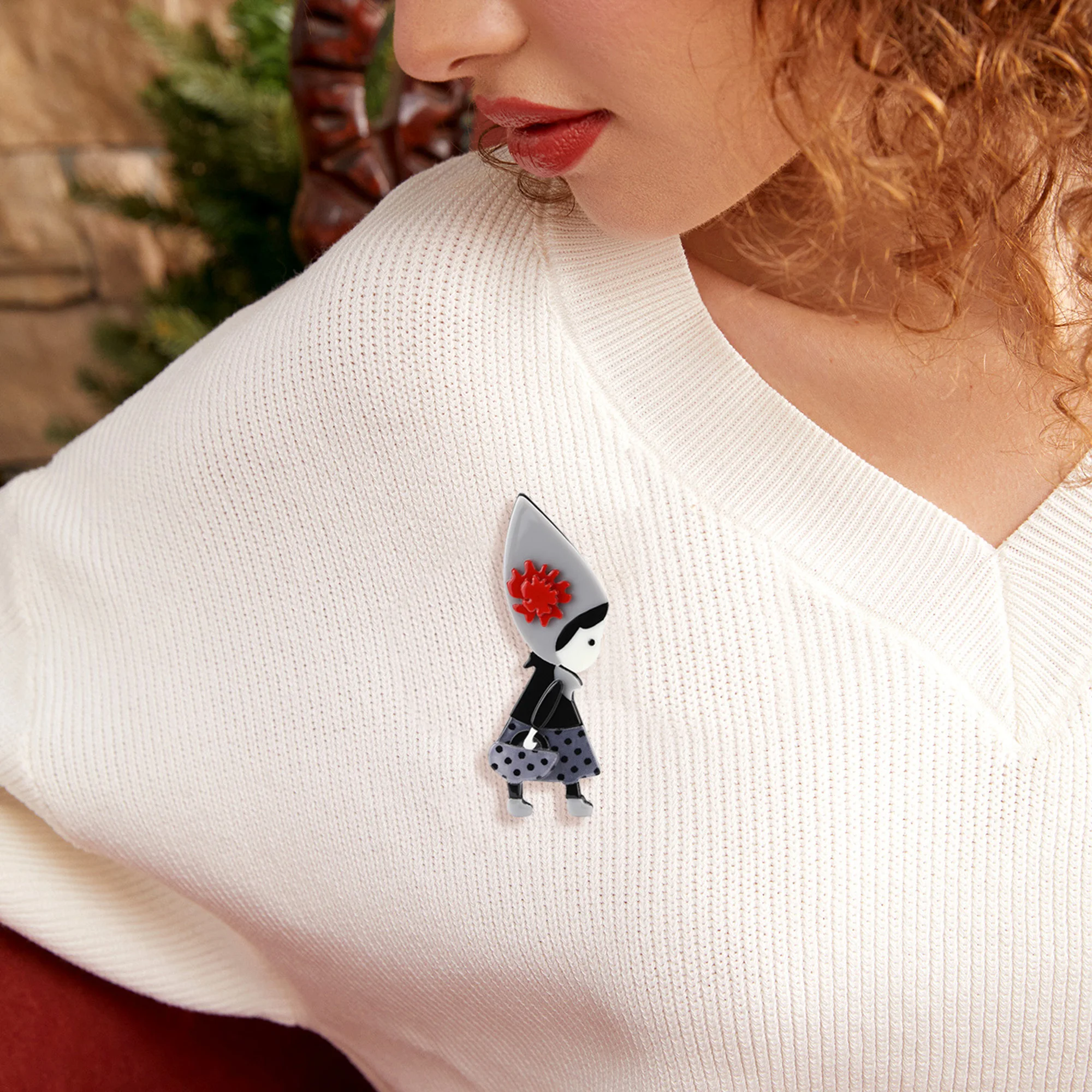 Beaut&Berry Classic Acrylic Girl Brooches for Women Character Pins Casual Party Accessories New Year Gifts Friends Decoration