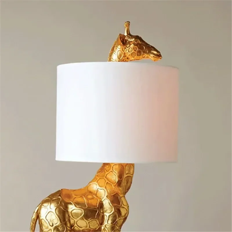 Factory Manufacture Designer Animal Resin Giraffe Table Lamp Gold Lamp Body Resin Animal Home Decor Night Lights E26/E27 Holder