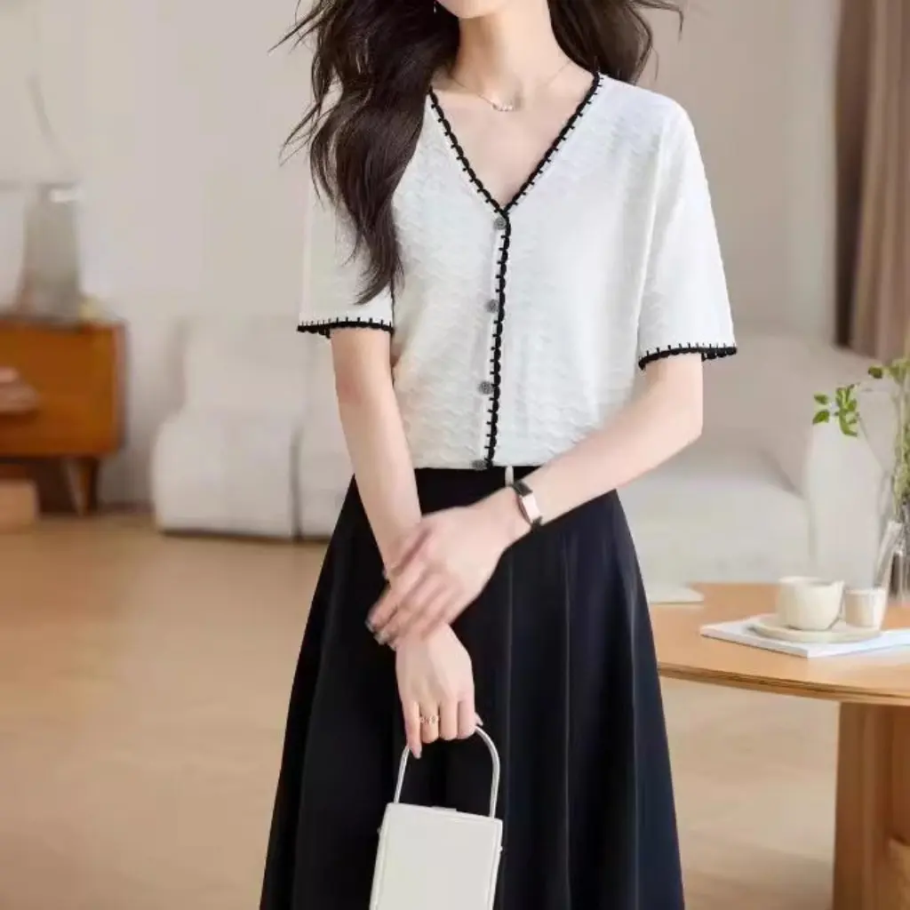 

Style Women's V-neck Ice Silk Knitted T-shirt Short-sleeved Commuter Top Summer Western Small Shirt