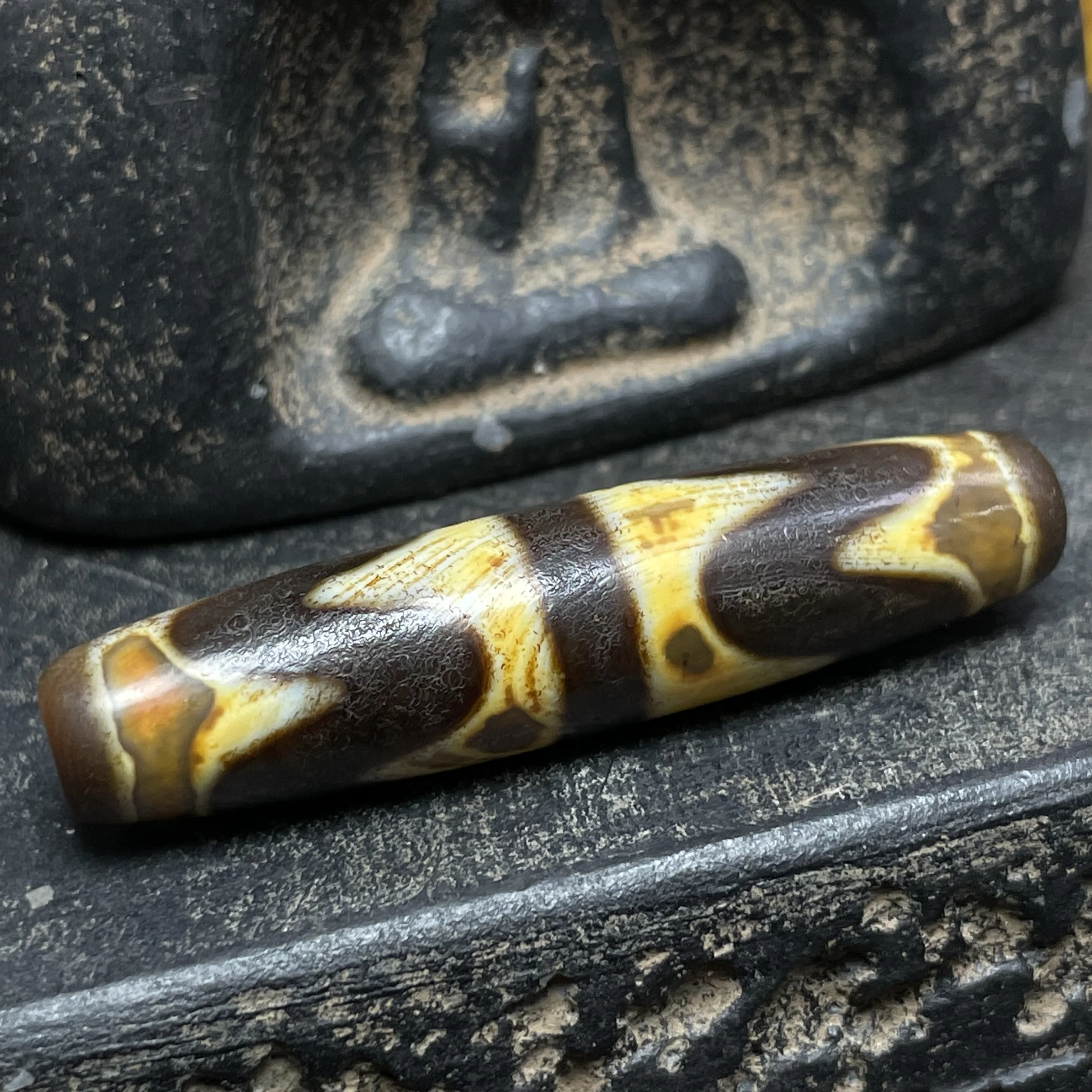 Ancient Tibetan Double Tiger Teeth Dzi Pendant 12x53mm