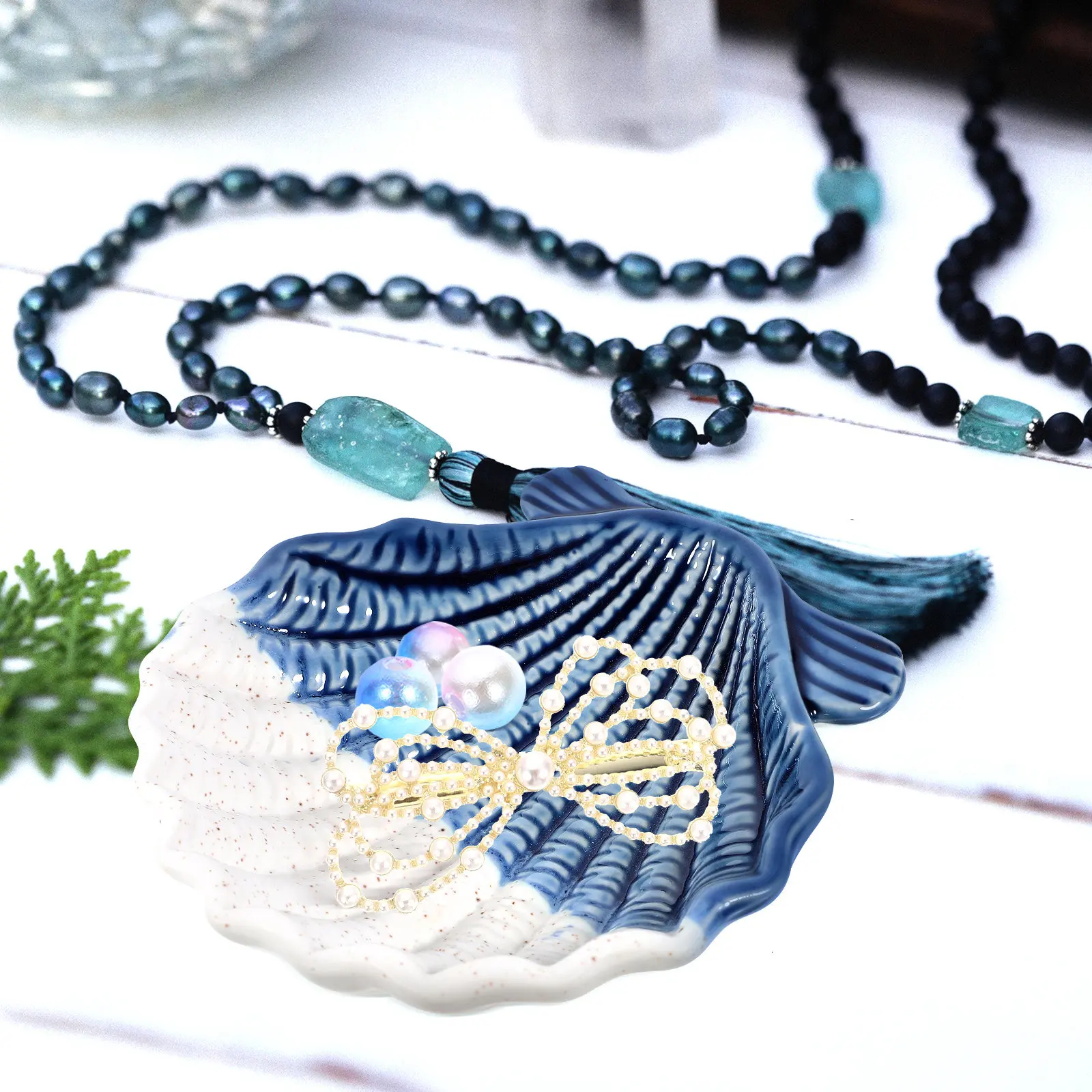 

Многофункциональный керамический поднос для украшений: элегантный дизайн с гладкими краями для хранения колец, серег и мелочей на рабочем столе