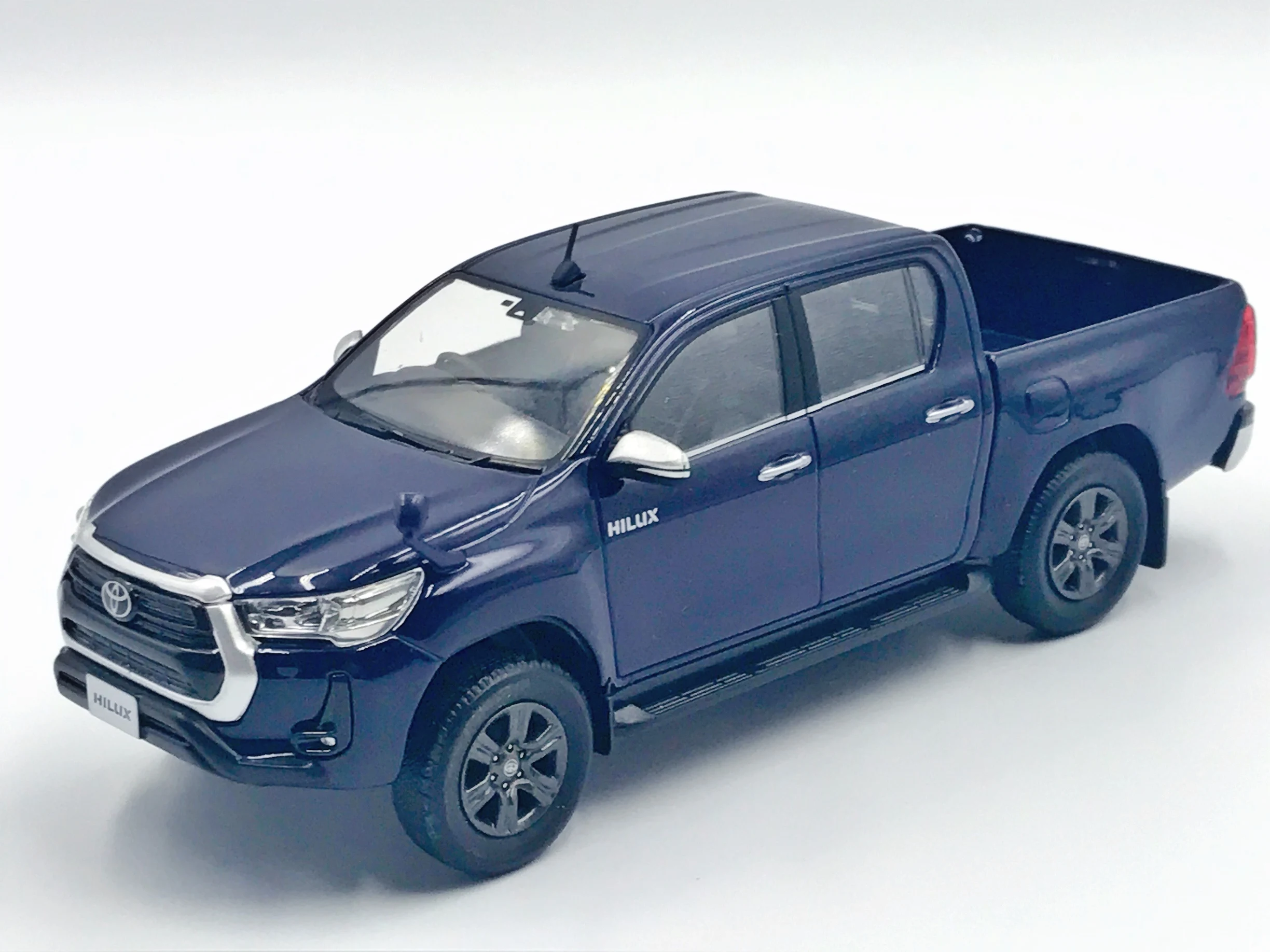 Original Factory 1:30 TOYOTA Hilux Pickup Sport JDM Limited Edition Metal Static Car Model Toy Gift