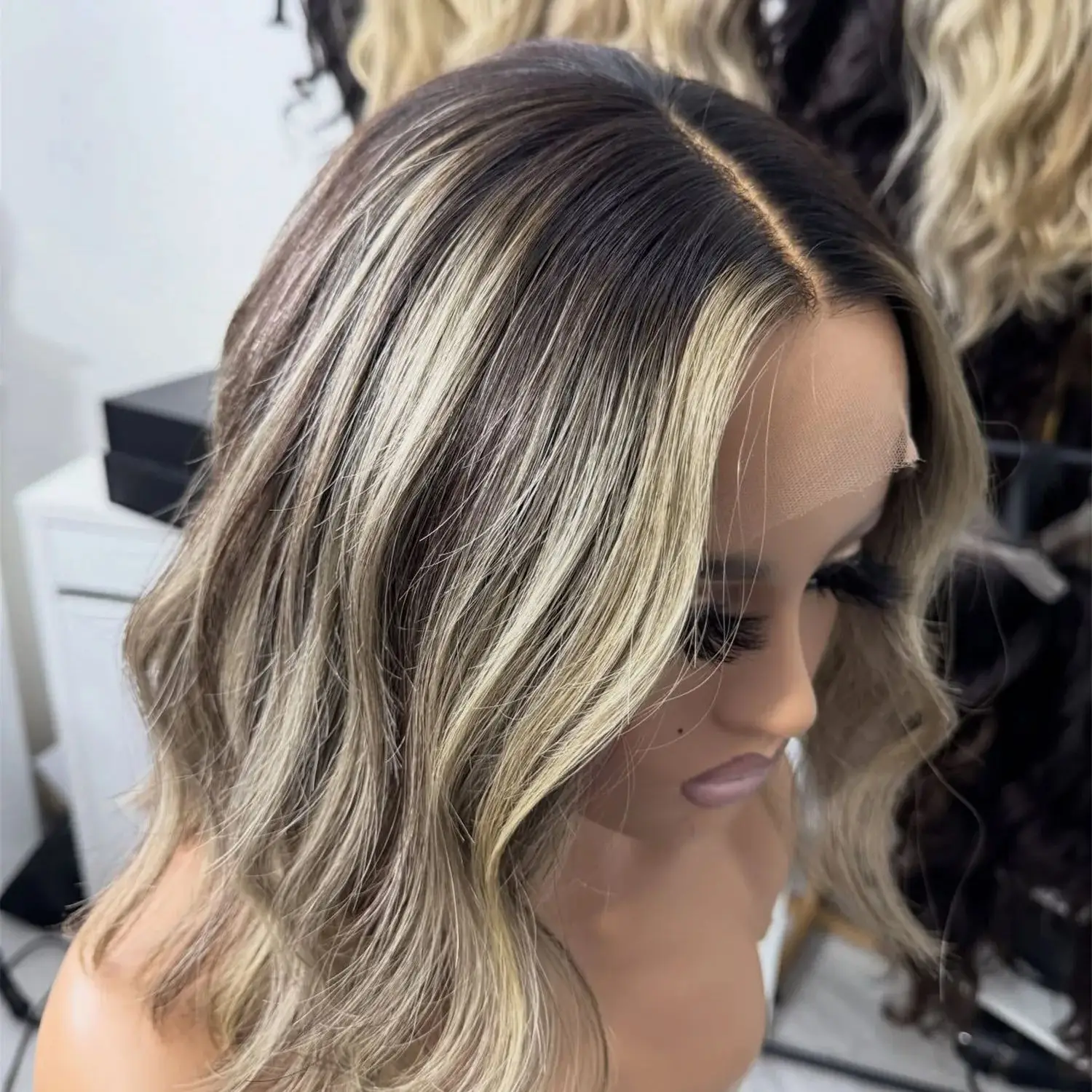 

Новые женские парики с естественной линией роста волос, пепельно-коричневые, с небрежными волнами, 13*4, балаяж, боб-каре, без клея, для повседневного использования, вечеринок и косплея