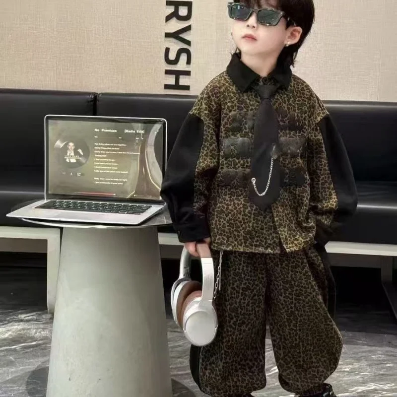 

Boys Loose Leopard Pattern Sets Kid Outfits Spring Autumn Casual Patchwork Leopard Pattern Jacket Top + Pants + Tie 3pcs Set