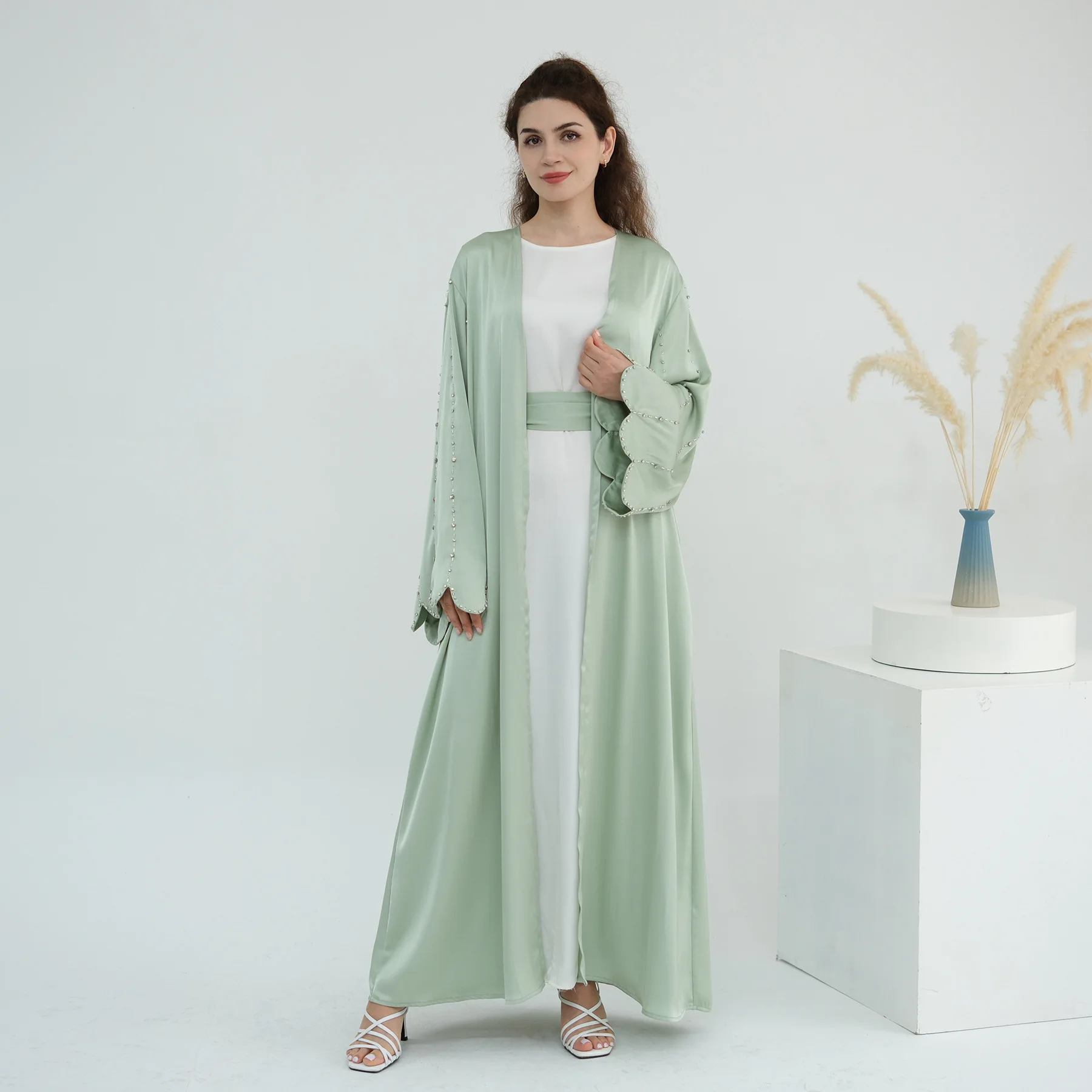 

Eid Abaya Dubai Luxurious Gulf Hand-beaded Muslim Women Abayas Turkish Travel Dress Islamic Clothing Caftan Marocain Kaftan Robe