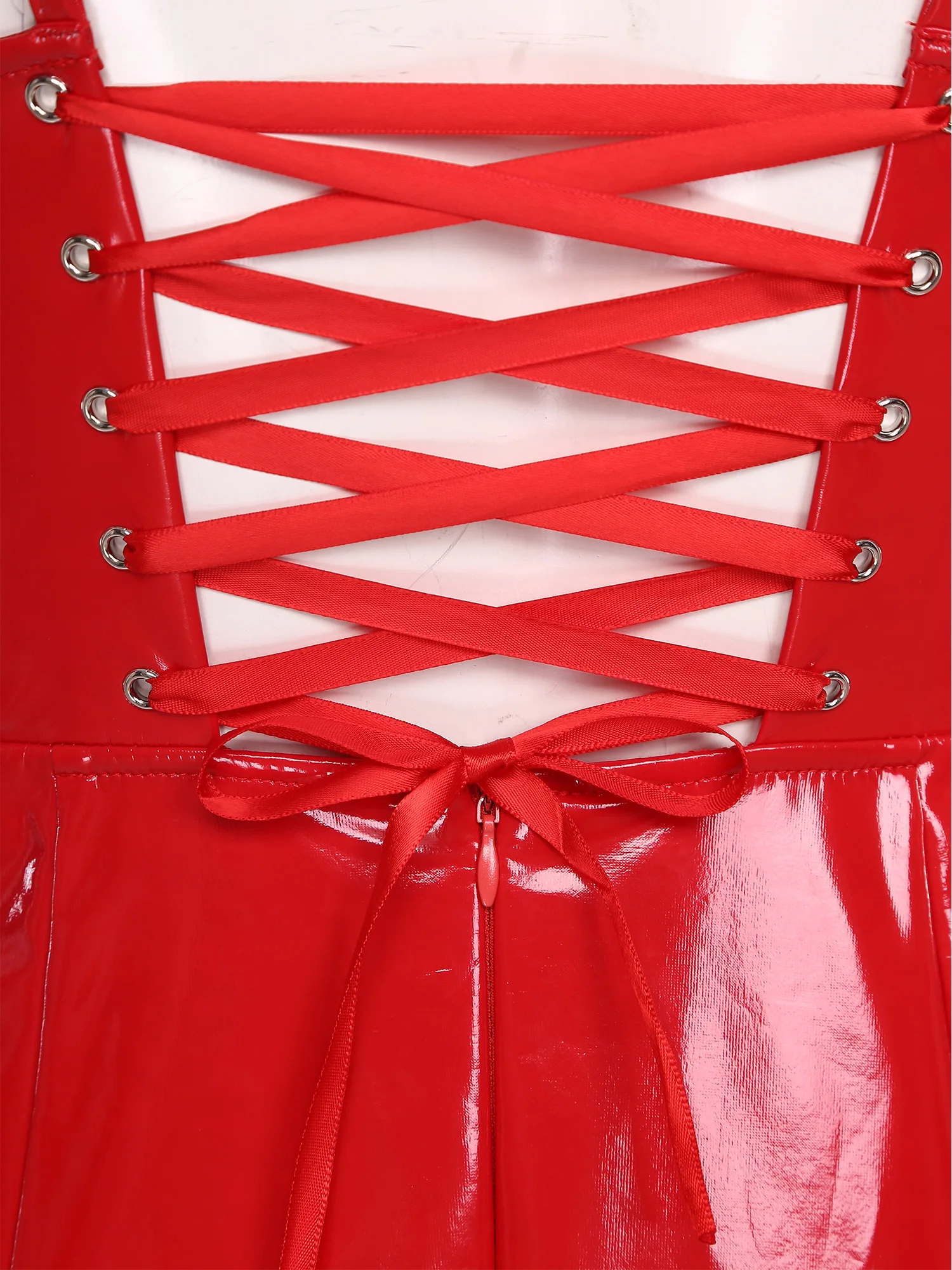 ชุดเดรสหนัง PU ทรงเข้ารูปสไตล์โกธิคเซ็กซี่สำหรับผู้หญิง สายเดี่ยวแบบพังก์ คอ halter โชว์เนินอก ผ่าข้าง ความยาวปานกลาง/ยาว  เหมาะสำหรับงานปาร์ตี้เรฟและคลับแวร์