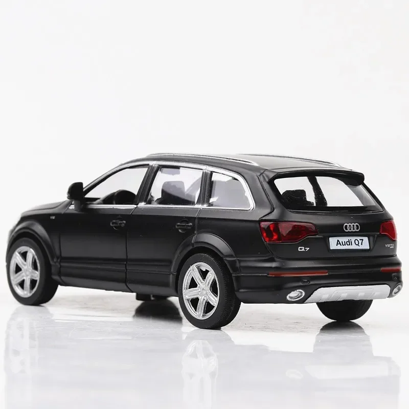 1:36 Audi Q7 Luxury Large SUV Alloy Car Model Christmas Gifts Simulation Exquisite Diecast Toy Vehicles Kid\'s Toys