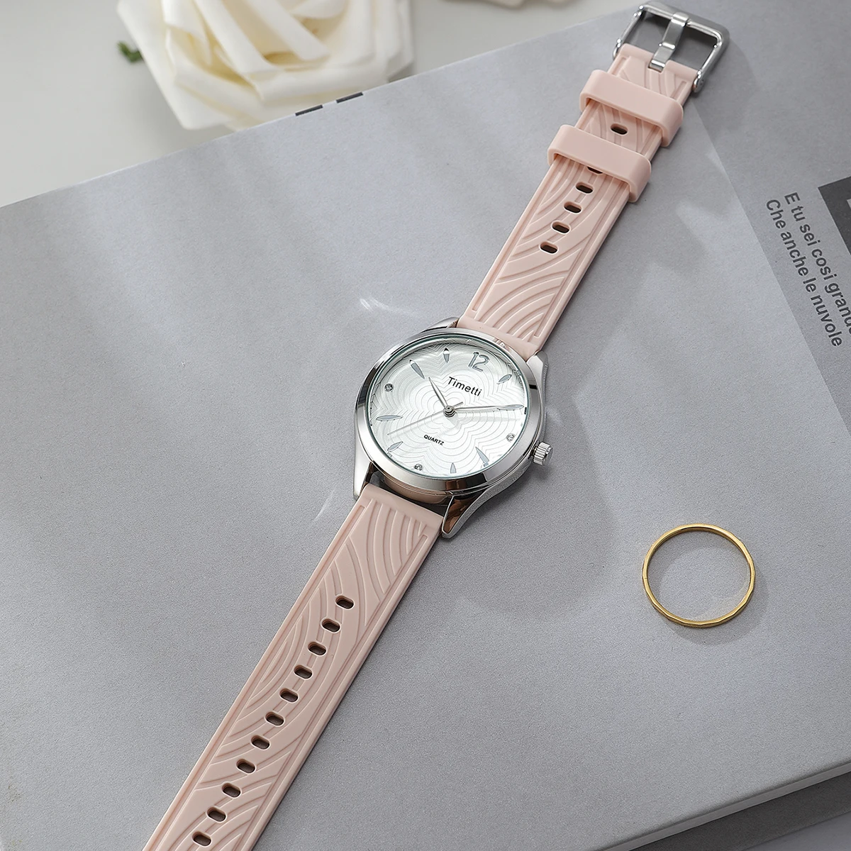 ساعة مفاجئة غامضة صندوق أعمى-ساعة نسائية عصرية كاجوال بحزام جلدي كوارتز لون عشوائي (بدون صندوق)